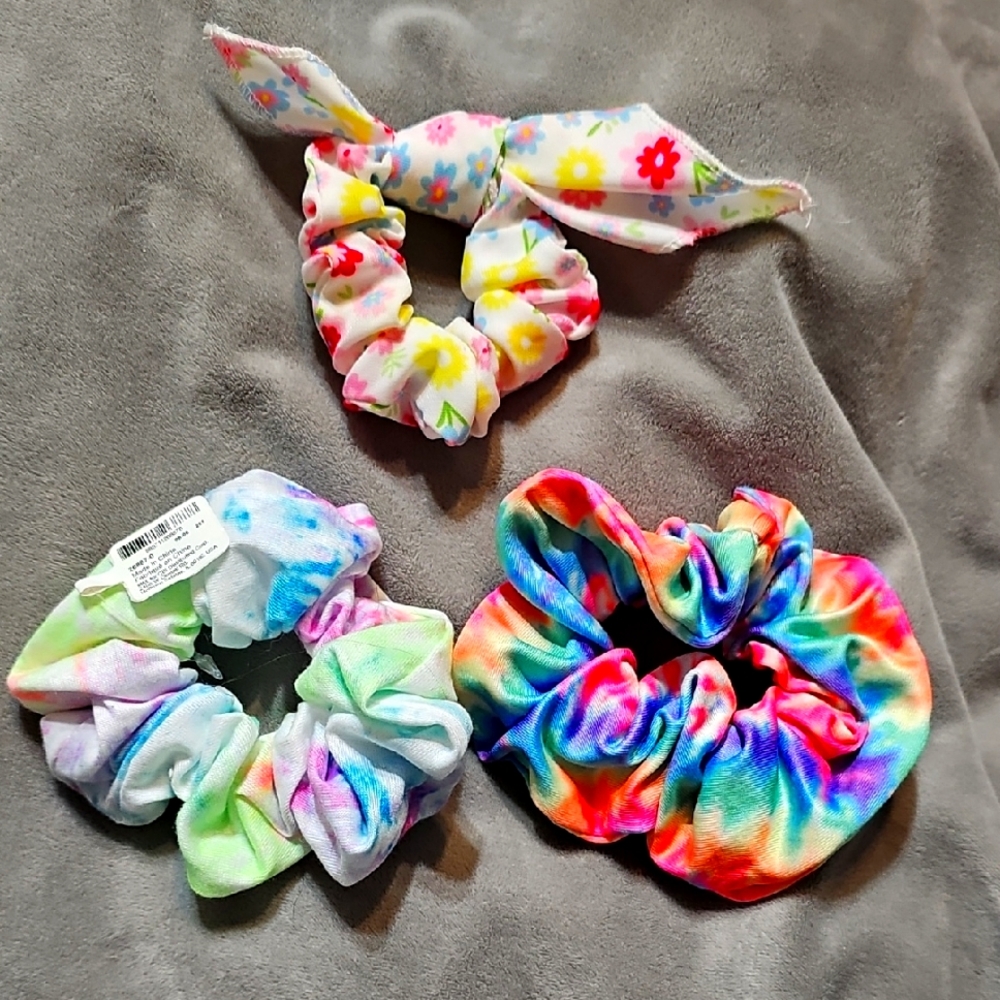 3 Scrunchies Hair Ties Tie Dye Flowers Floral